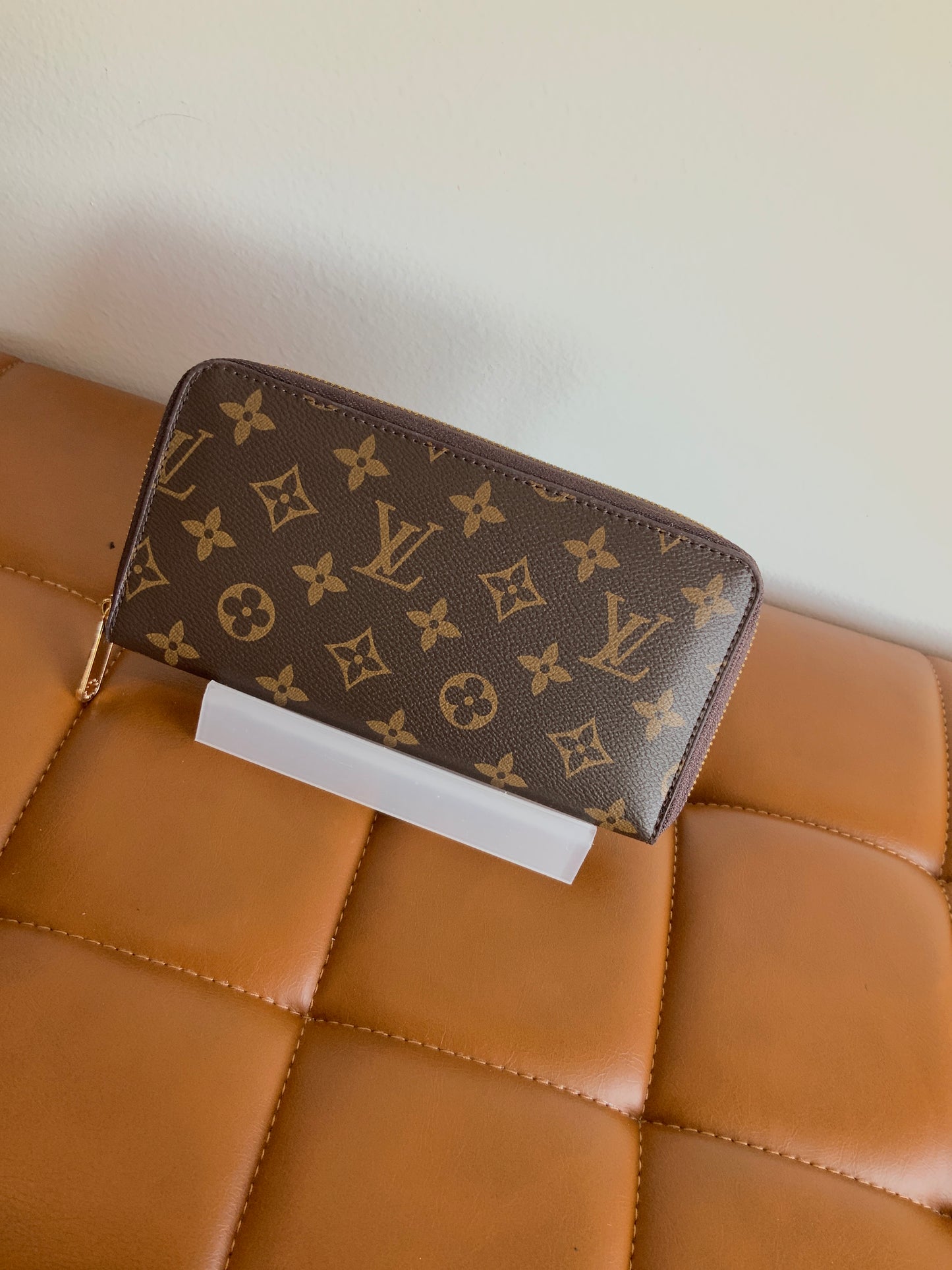 Medium quality luxury wallet