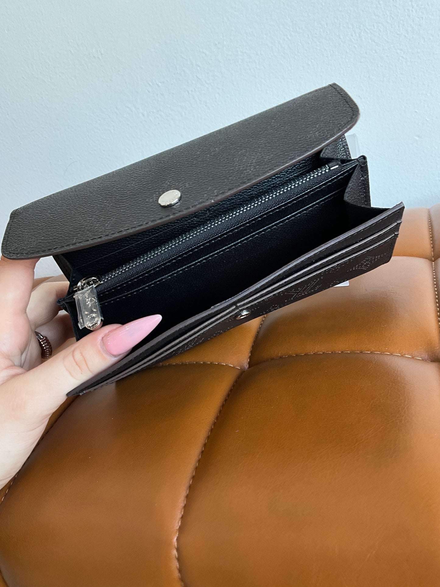 Medium quality, luxury wallet
