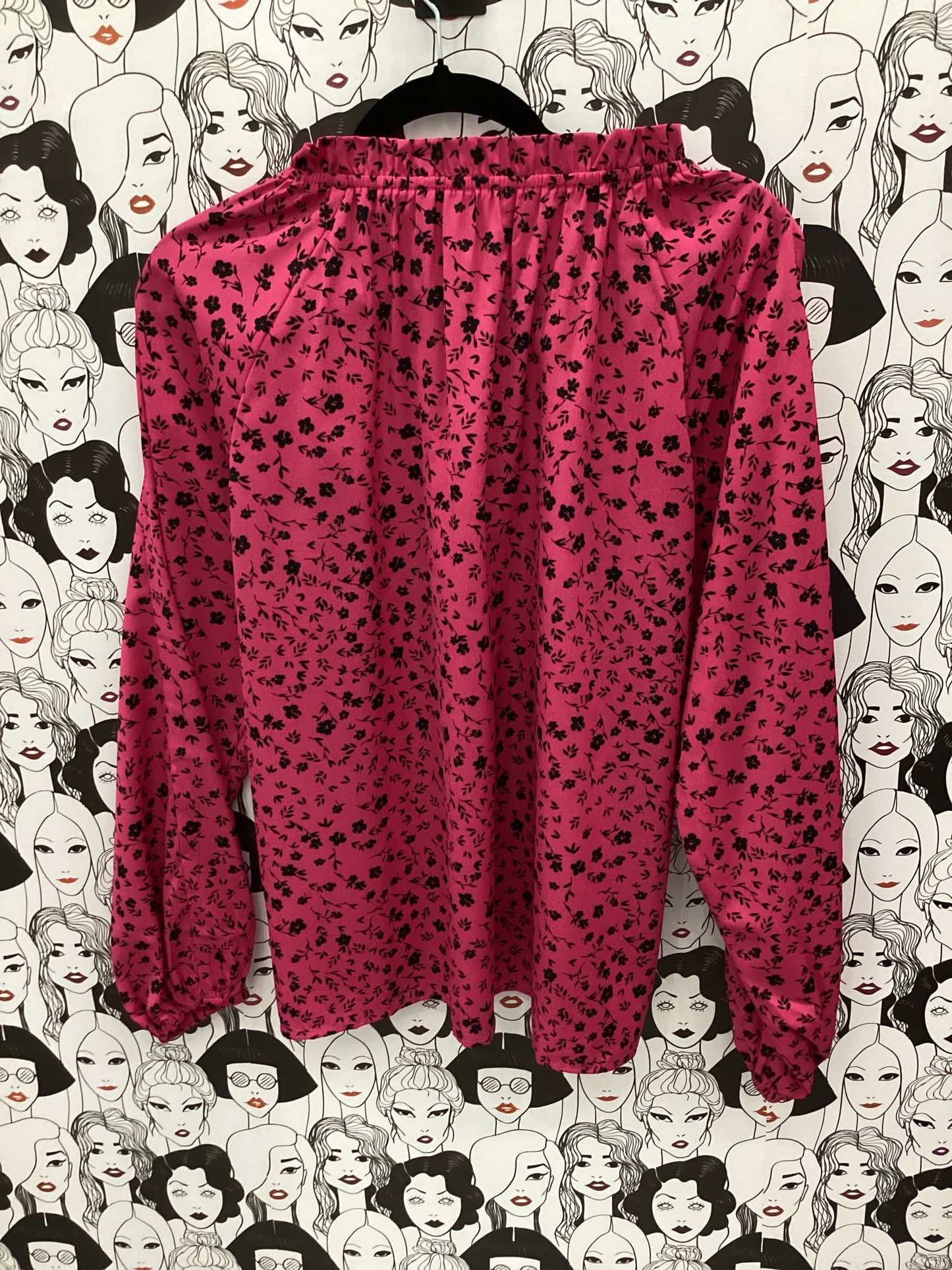 Floral print peephole sleeve top