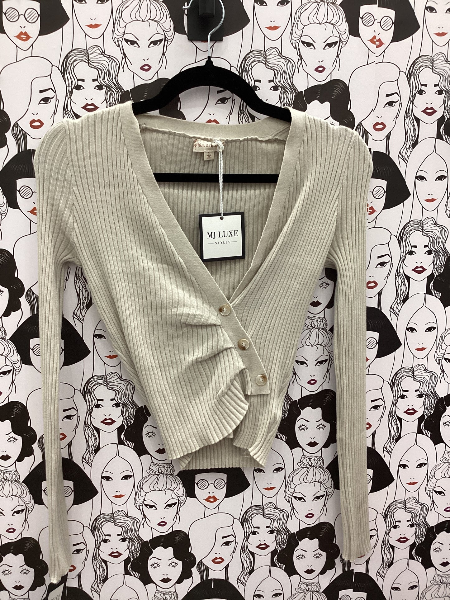 Neutral Crop Long sleeved Top