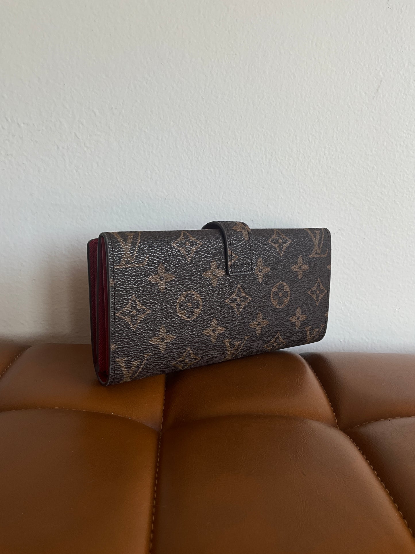 Medium quality, luxury wallet