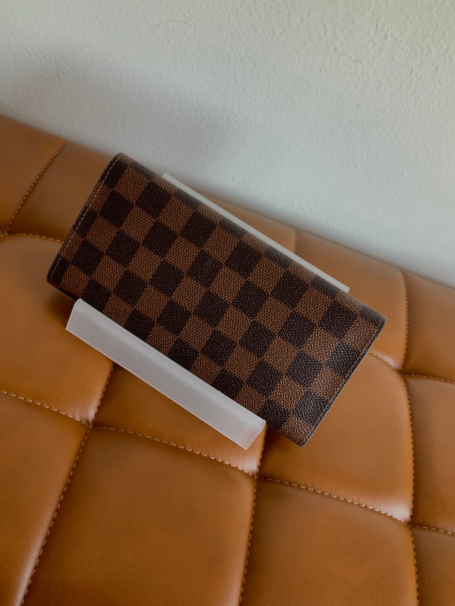 Medium quality, luxury wallet