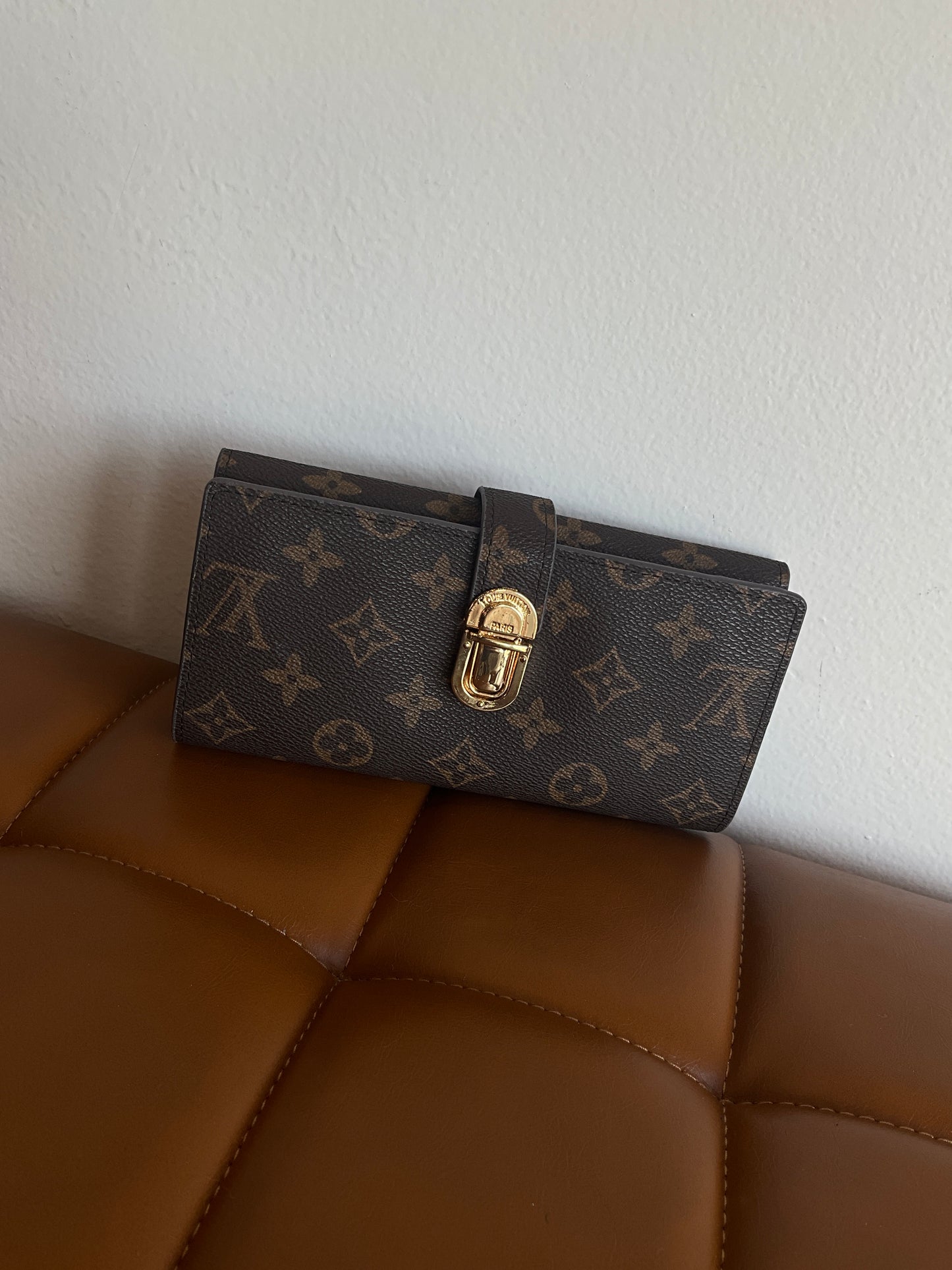 Medium quality, luxury wallet