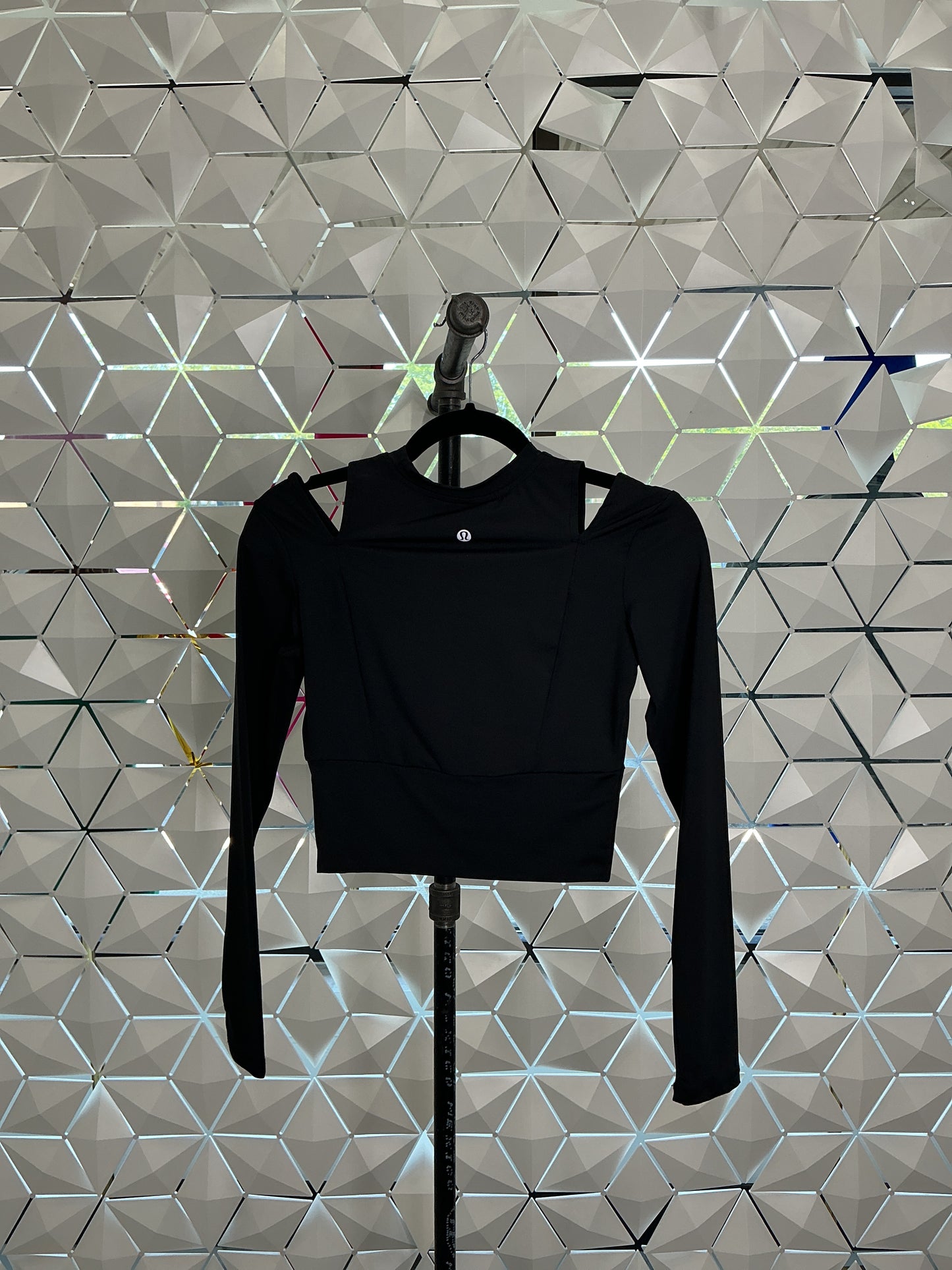 LULULEMON Cropped Black Active Longsleeve