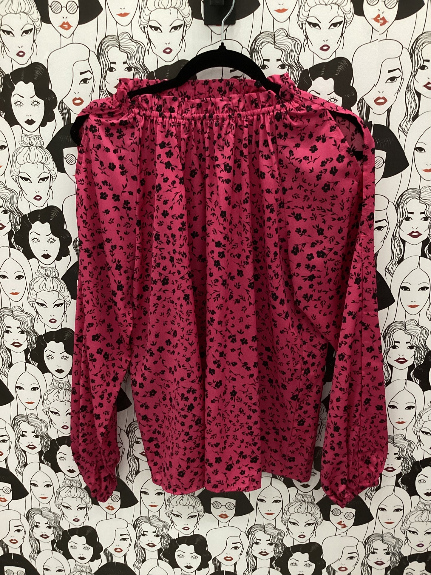 Floral print peephole sleeve top