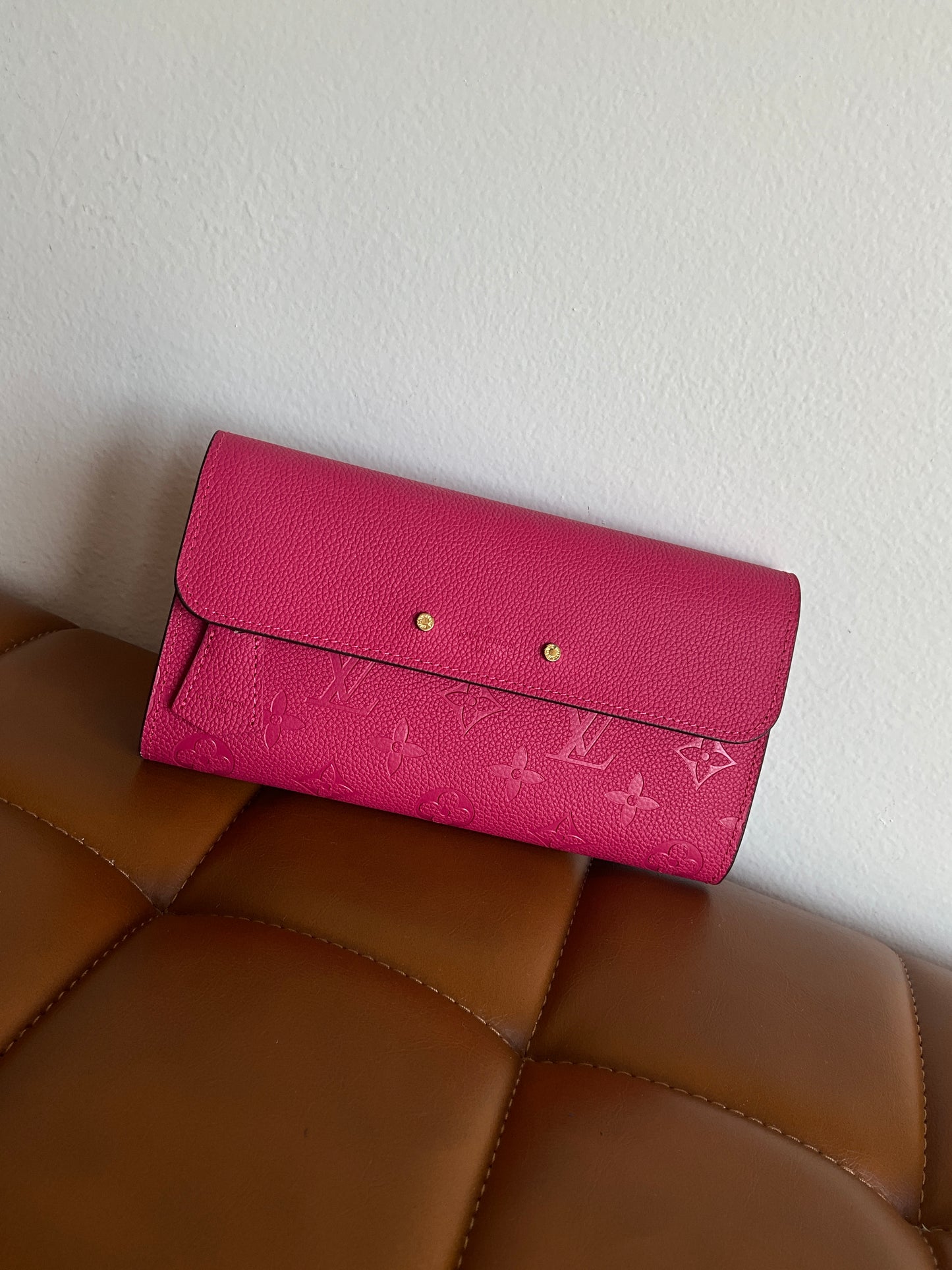 Medium quality, luxury wallet