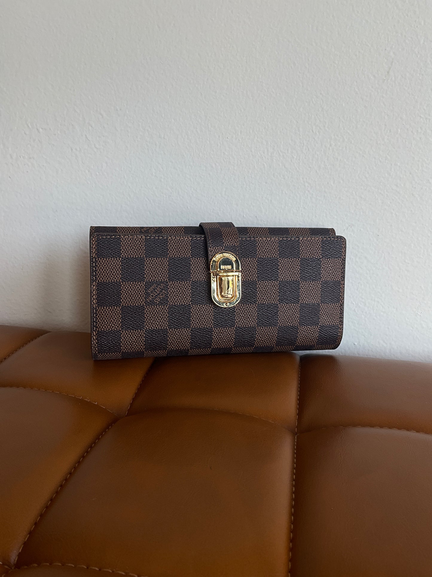Medium quality, luxury wallet