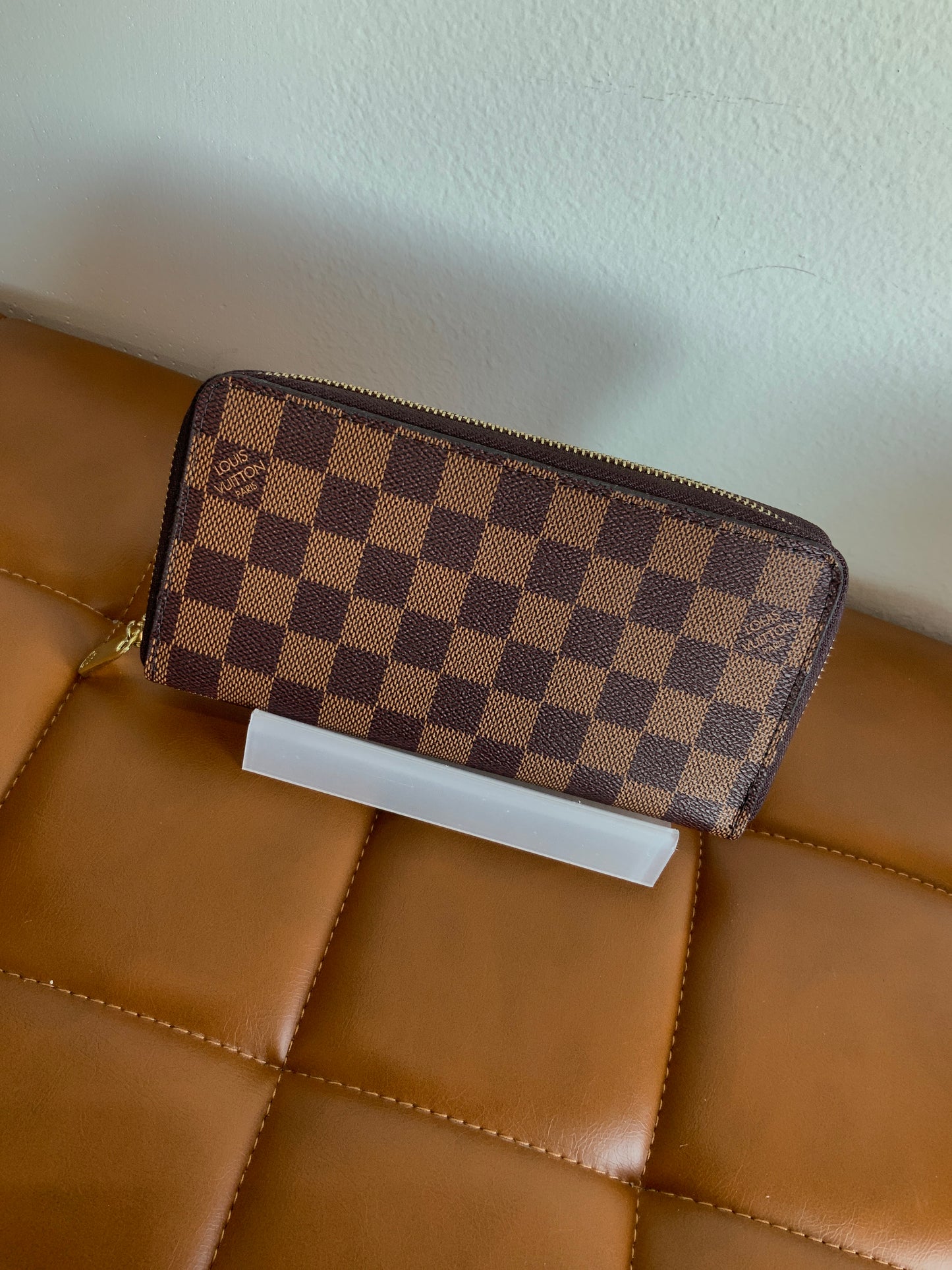 Medium quality, luxury wallet
