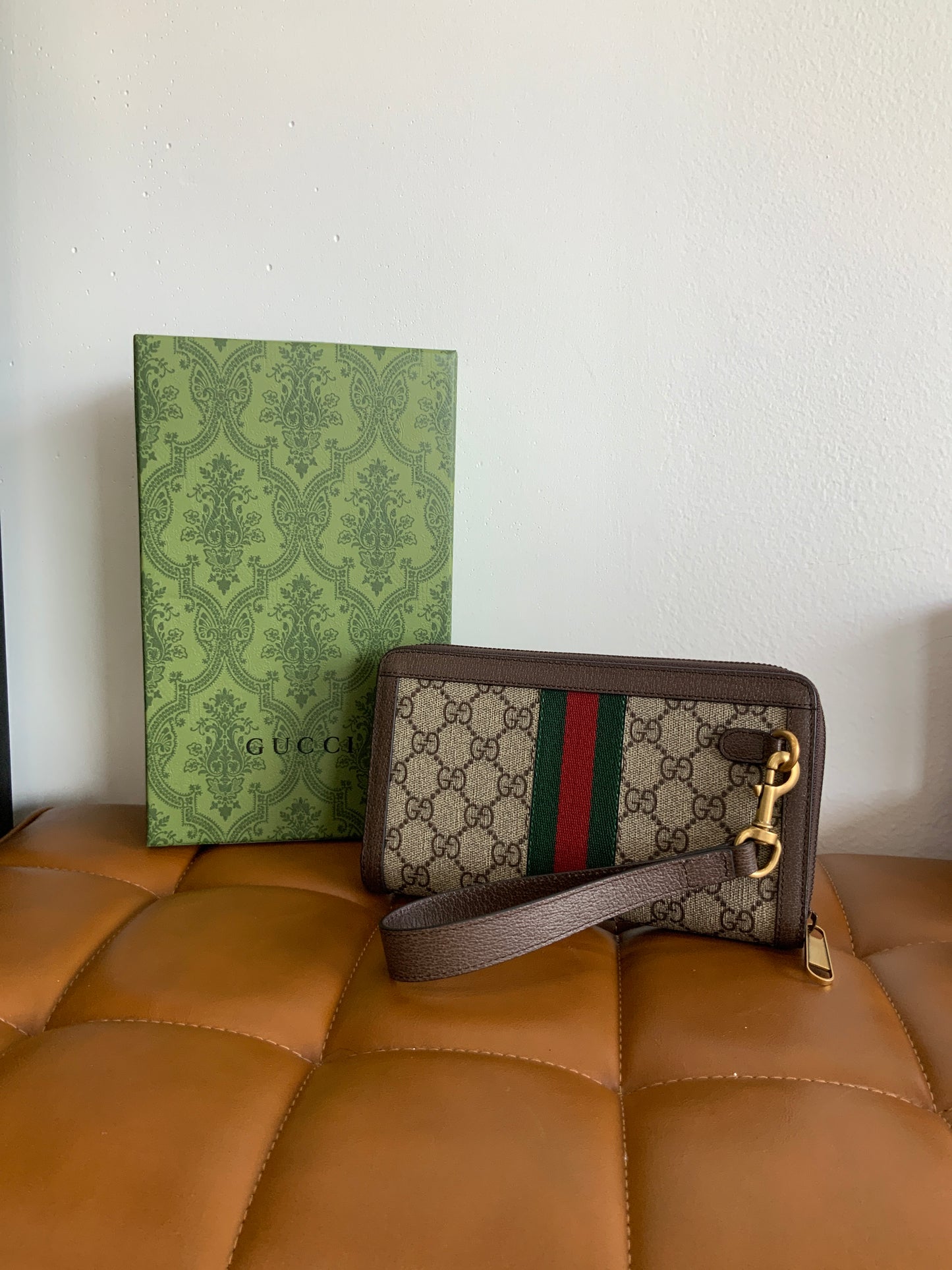 Luxury wristlet