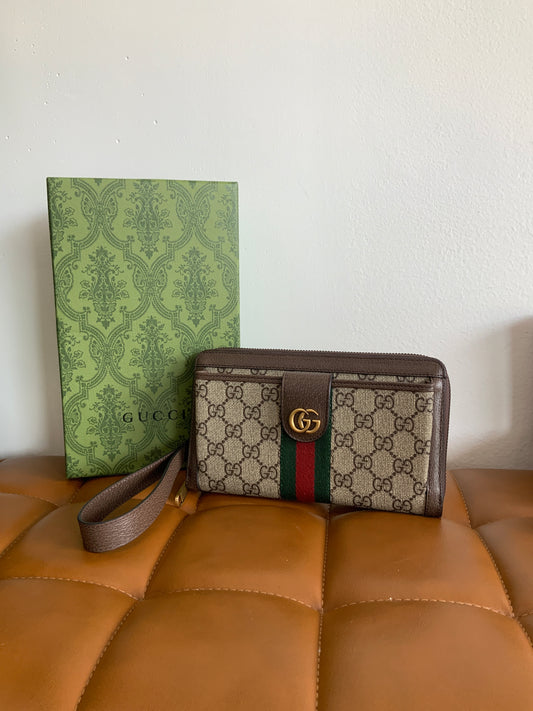 Luxury wristlet