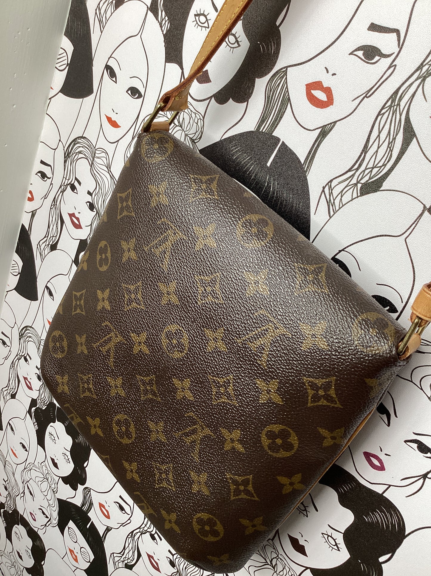 AUTHENTIC Louis Vuitton Luxury Bag