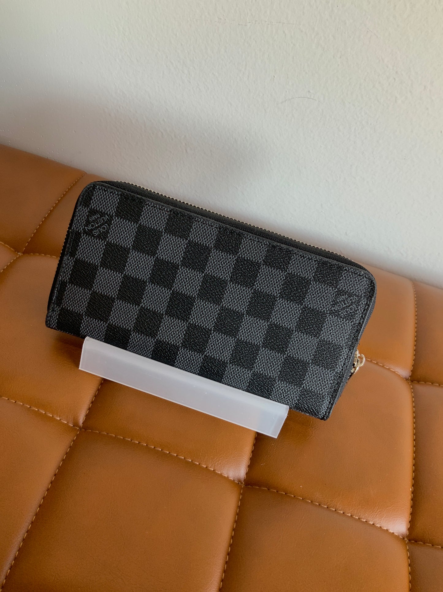 Medium quality, luxury wallet
