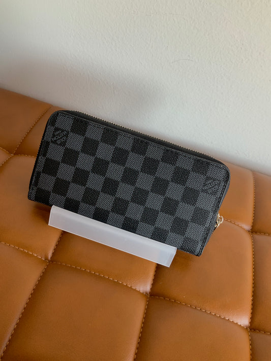 Medium quality, luxury wallet