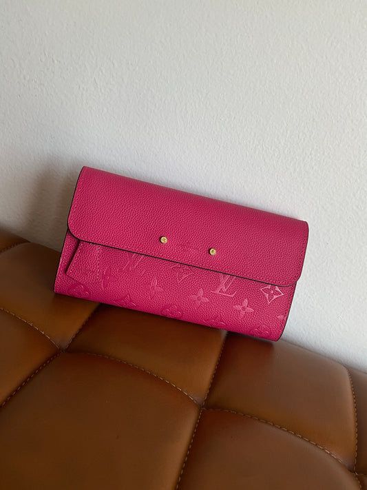 Medium quality, luxury wallet