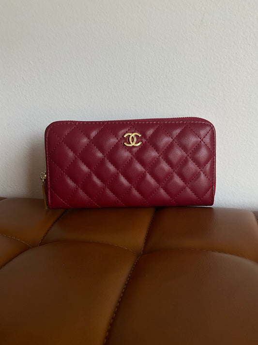 Medium quality, luxury wallet